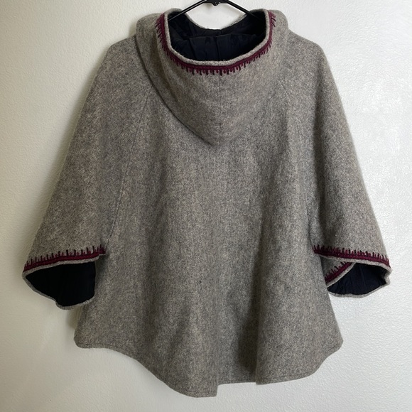 Vintage Handmade Embroidered Norwegian Hooded Wool Poncho - Light Gray/Purple - Picture 2 of 12